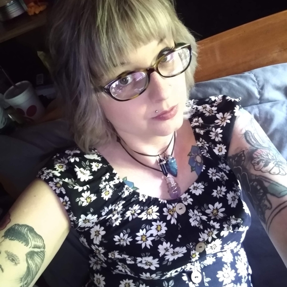 Meet your Posher, Sam - Picture 2 of 3